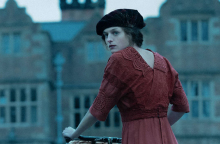 Η Emma-Louise Corrin στην ταινία «Ο εραστής της λαίδης Τσάτερλι» στο Netflix