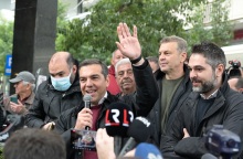 Ο ηθοποιός Απόστολος Γκλέτσος εκδήλωσε με ιδιαίτερο τρόπο την υποστήριξή του προς τον Αλέξη Τσίπρα, κατά την επίσκεψή του προέδρου του ΣΥΡΙΖΑ στη Λαμία. 