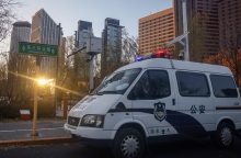 Κραυγή αγωνίας για νεαρή διαδηλώτρια στην Κίνα - Κρατείται επί εννέα μέρες μετά τη συμμετοχή της σε κινητοποιήσεις κατά των περιορισμών για τον κορωνοϊό.