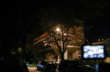 Αστυνομικοί και τηλεοπτικά συνεργεία στο σπίτι όπου έγινε η άγρια δολοφονία στο Μαρούσι