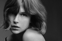 Η Κλέλια Ανδριολάτου φωτογραφημένη από τον Γιώργο Κατσανάκη