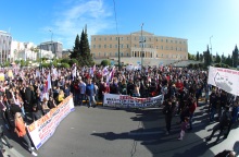 Κλειστό το κέντρο της Αθήνας από διαδήλωση του ΠΑΜΕ για τον προϋπολογισμό - Το απόγευμα η ψήφισή του, μετά τις ομιλίες των πολιτικών αρχηγών.