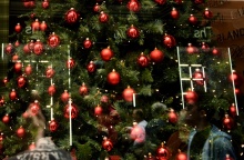 Εορταστικό ωράριο καταστημάτων: Στολισμένη βιτρίνα 