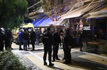 Εκτέλεση με θύμα θύματα σε καφετέρια στη Νέα Σμύρνη - Αστυνομικοί στο σημείο