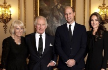 Ο βασιλιάς Κάρολος, ο πρίγκιπας Ουίλιαμ, η Κέιτ Μίντλετον και η Καμίλα 