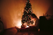 Το άγχος που δημιουργούν οι γιορτές των Χριστουγέννων στους γονείς, η πίεση που αισθάνοντια οι μητέρες και οι τρόποι αντιμετώπισης.