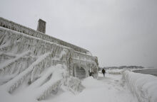 Χιόνι και πάγος στις ΗΠΑ έχουν κρύψει εντελώς κτίσμα