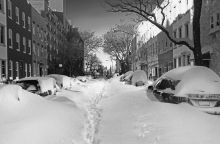 Χιονοθύελλα στις ΗΠΑ το 2016 - Σκεπασμένοι από το χιόνι δρόμοι στη Νέα Υόρκη