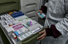 Ελλείψεις σε πολλά φάρμακα καταγράφουν οι φαρμακοποιοί - Στιγμιότυπο από φαρμακείο