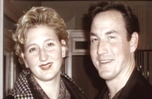 Υπόθεση Μπαρτ Κόρμπιν: Οι γυναικοκτονίες της συζύγου του, Τζένιφερ Μπάρμπερ, και της πρώην φιλενάδας του, Ντόλι Χερν, με 15 χρόνια διαφορά.