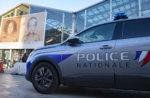 Περιπολικό στο Παρίσι έξω από τον σιδηροδρομικό σταθμό