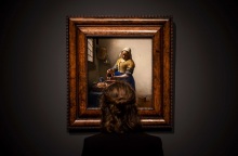 Η μεγαλύτερη έκθεση που έχει οργανωθεί για τον Γιοχάνες Βερμέερ ξεκινά τον Φεβρουάριο - 28 από τα 35 έργα του καλλιτέχνη μεταφέρονται στην ολλανδική πρωτεύουσα.