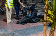 Δήμος Αθηναίων: Σακίδια με χειμερινά είδη πρώτης ανάγκης μοιράστηκαν στους άστεγους της πόλης από τις ομάδες street work του Κέντρου Υποδοχής και Αλληλεγγύης.