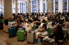 Κορωνοϊός: Η Κίνα ανακοίνωσε ότι τουλάχιστον 60.000 θάνατοι που συνδέονται με την Covid-19 καταγράφηκαν σε νοσοκομεία, μετά την άρση των περιοριστικών μέτρων.