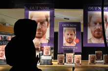 Το βιβλίο Spare του Πρίγκιπα Χάρi. 