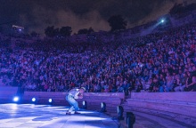 Το μήνυμα του Asaf Avidan για τη συναυλία του στο Ωδείο Ηρώδου Αττικού, πριν την πρεμιέρα του φιλμ «Live At The Acropolis»