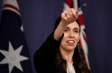 Η παραίτηση της Τζασίντα Άρντερν από την πρωθυπουργία της Νέας Ζηλανδίας, τα παραδείγματα που δίνει και τα ερωτήματα που δημιουργεί.