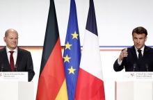 Συνάντηση Μακρόν - Σολτς στο Παρίσι: Οι προσπάθειες αποκατάστασης των γερμανογαλλικών σχέσεων στο επίκεντρο των δημοσιευμάτων του Τύπου.