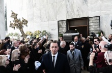 Κηδεία Νίκου Ξανθόπουλου: Η στιγμή που εξέρχεται το φέρετρο