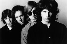 O Robby Krieger και οι υπόλοιποι δικαιούχοι των Doors θα πουλήσουν τα τραγούδια τους