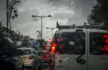 Αυτοκίνητα «κολλημένα» στην κίνηση στο κέντρο της Αθήνας