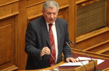 Ο πρώην υπουργός του ΠΑΣΟΚ, Σήφης Βαλυράκης, σε έδρανο της Βουλής