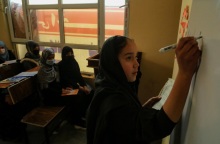 Αφγανιστάν: Οι Ταλιμπάν διέταξαν τα ιδιωτικά πανεπιστήμια να μην επιτρέψουν στις φοιτήτριες να συμμετάσχουν στις εισαγωγικές εξετάσεις.