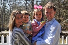 ΗΠΑ: Η Lindsay, τα δύο μεγαλύτερα παιδιά τους και ο πατέρας της οικογένειας