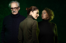 "Η Ράβδος" του Μαρκ Ρέιβενχιλλ σε σκηνοθεσία Γιώργου Σκεύα στο Αμφιθέατρο