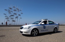 Θεσσαλονίκη: Αιματηρή συμπλοκή με τέσσερις συλλήψεις: 20χρονος εισήλθε σε κουρείο και με την απειλή μαχαιριού αξίωσε χρήματα από τον 24χρονο ιδιοκτήτη.