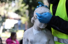 Δήμος Αθηναίων: Πρόγραμμα αποκατάστασης των υπαίθριων γλυπτών στο κέντρο και τις γειτονιές της πόλης - Πώς θα διορθωθούν οι «πληγές» των βανδαλισμών.