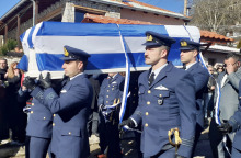 Κηδεία πιλότου Ευστάθιου Τσιτλακίδη στο Νευροκόπι - Η πομπή με το φέρετρο