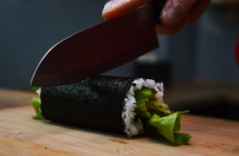 Η «σούσι τρομοκρατία» είναι η νέα viral τάση στα κοινωνικά δίκτυα που σκορπά τον φόβο για την ασφάλεια των τροφίμων στην Ιαπωνία.