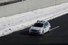 Χιόνια στην Αττική Οδό και περιπολικό