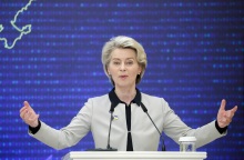 Το περιοδικό Forbes ανακήρυξε την Ursula von der Leyen «ισχυρότερη γυναίκα στον κόσμο» για το 2022 - Το προφίλ και η δράση της πρώτης γυναίκας που έγινε πρόεδρος της Ευρωπαϊκής Επιτροπής.