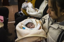 Μωρά απομακρύνονται από τις πληγείσες περιοχές της Τουρκίας με το προεδρικό αεροσκάφος