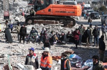 Πολίτες παρακολουθούν με αγωνία και θλίψη επιχείρηση διάσωσης σε επαρχία στην Τουρκία