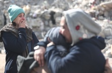 Σεισμός στην Τουρκία: Πολίτες θρηνούν πάνω από τα συντρίμμια