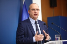 Ο κυβερνητικός εκπρόσωπος, Γιάννης Οικονόμου