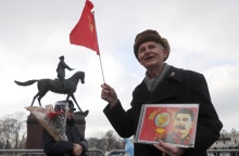 Ο Μάνος Βουλαρίνος σχολιάζει τη συζήτηση για τη «σταλινική» αριστερά και την παρουσίασή της ως εξαίρεση από την κομμουνιστική αριστερά.