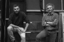 Όχι Εγώ: Ο Σάββας Στρούμπος και ο Ζήσης Σέγκλιας γράφουν για το έργου του Μπέκετ στην Εναλλακτική Σκηνή της ΕΛΣ