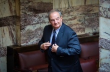 Ας μιλήσουμε εμείς για τον Κώστα Καραμανλή