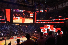 Η Jully Black ερμηνεύει τον εθνικό ύμνο του Καναδά στο All Star Game του ΝΒΑ