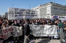 Συγκέντρωση διαμαρτυρίας καλλιτεχνών στην Πλατεία Συντάγματος ενάντια στο Προεδρικό Διάταγμα 85/2022