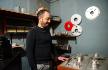 Επίσκεψη στα Kyriazis Studios: Ο Βαγγέλης Κυριαζής μιλά για τη διαδικασία ηχογράφησης, την παραγωγή και την ολοκλήρωση ενός άλμπουμ