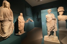 Αρχαιολογικό Μουσείο Ελευσίνας: Εγκαινιάστηκε από την Κατερίνα Σακελλαροπούλου η επανέκθεση ευρημάτων από τους Προϊστορικούς ως τους ύστερους Ρωμαϊκούς χρόνους.