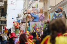 Καρναβάλι στην Πάτρα: Συνελήφθησαν με χασίς και χάπια δύο στρατιωτικοί - Η αστυνομία έχει προχωρήσει σε δεκάδες συλλήψεις για παράνομες ουσίες.