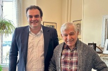 Κυριάκος Πιερρακάκης: Με τον Μάικλ Δουκάκη συναντήθηκε στις ΗΠΑ ο ο υπουργός Ψηφιακής Διακυβέρνησης - Εξήρε τη συνεισφορά του στην ελληνοαμερικανική κοινότητα.