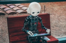 Η εφαρμογή ChatGPT, η τεχνητή νοημοσύνη, η προβολή και η αναπαραγωγή προτύπων.