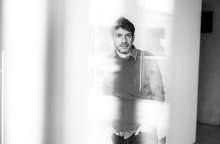 Ο Θέμελης Γλυνάτσης σκηνοθετεί τον "Πύργο του Κυανοπώγωνα" στην ΕΛΣ